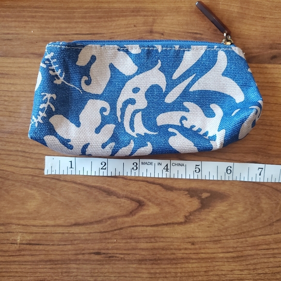 Estee Lauder Small Travel Sized Makeup Bag - Picture 3 of 5